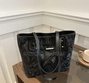 Fashion Womens Bag, Zipper Closure Design, Suitable for Daily Commute