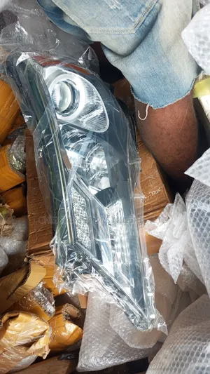 Headlamp for Toyota RAV4 2014 to 2016