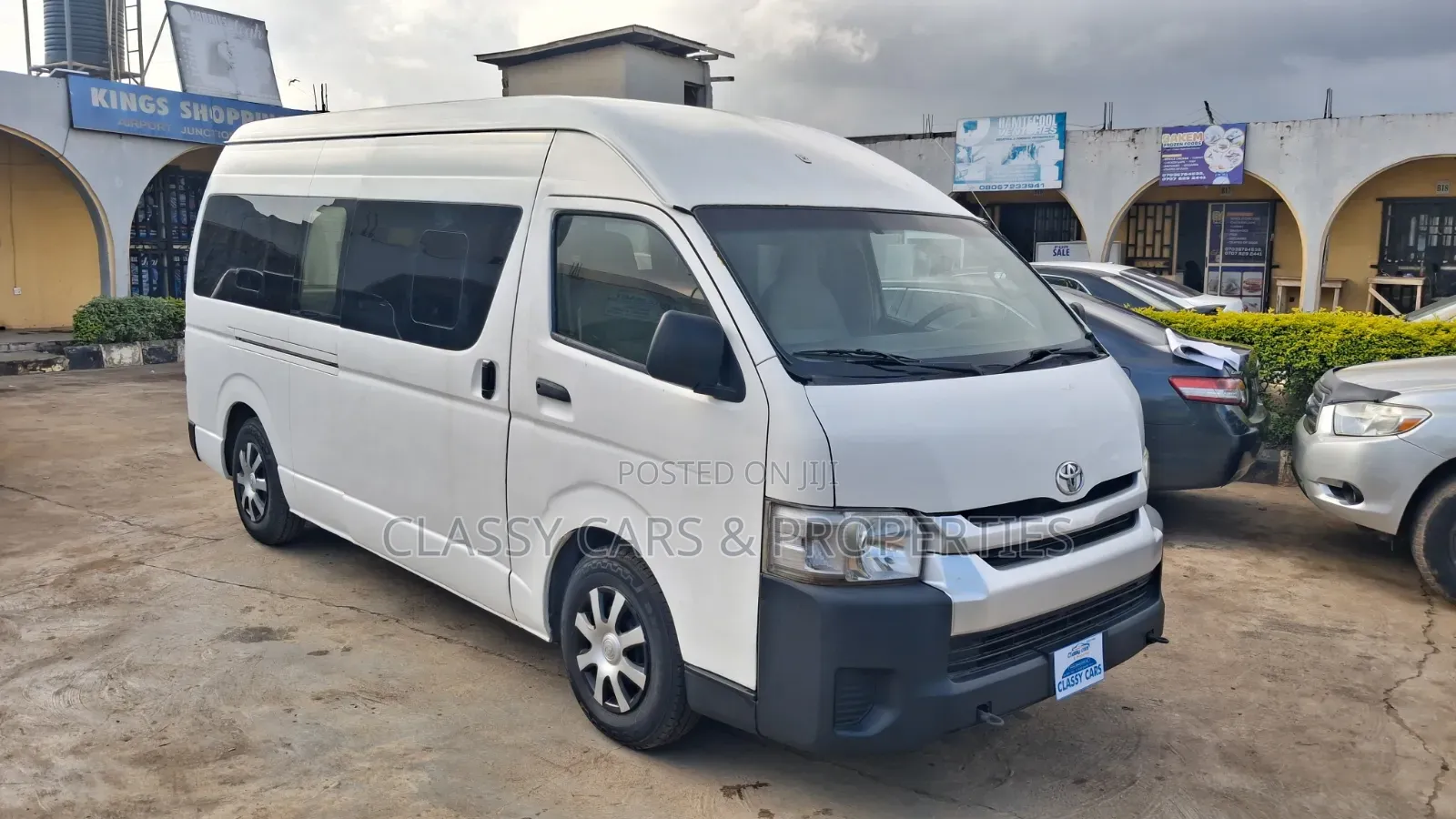 Toyota HiAce 2017 White