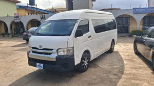 Toyota HiAce 2017 White