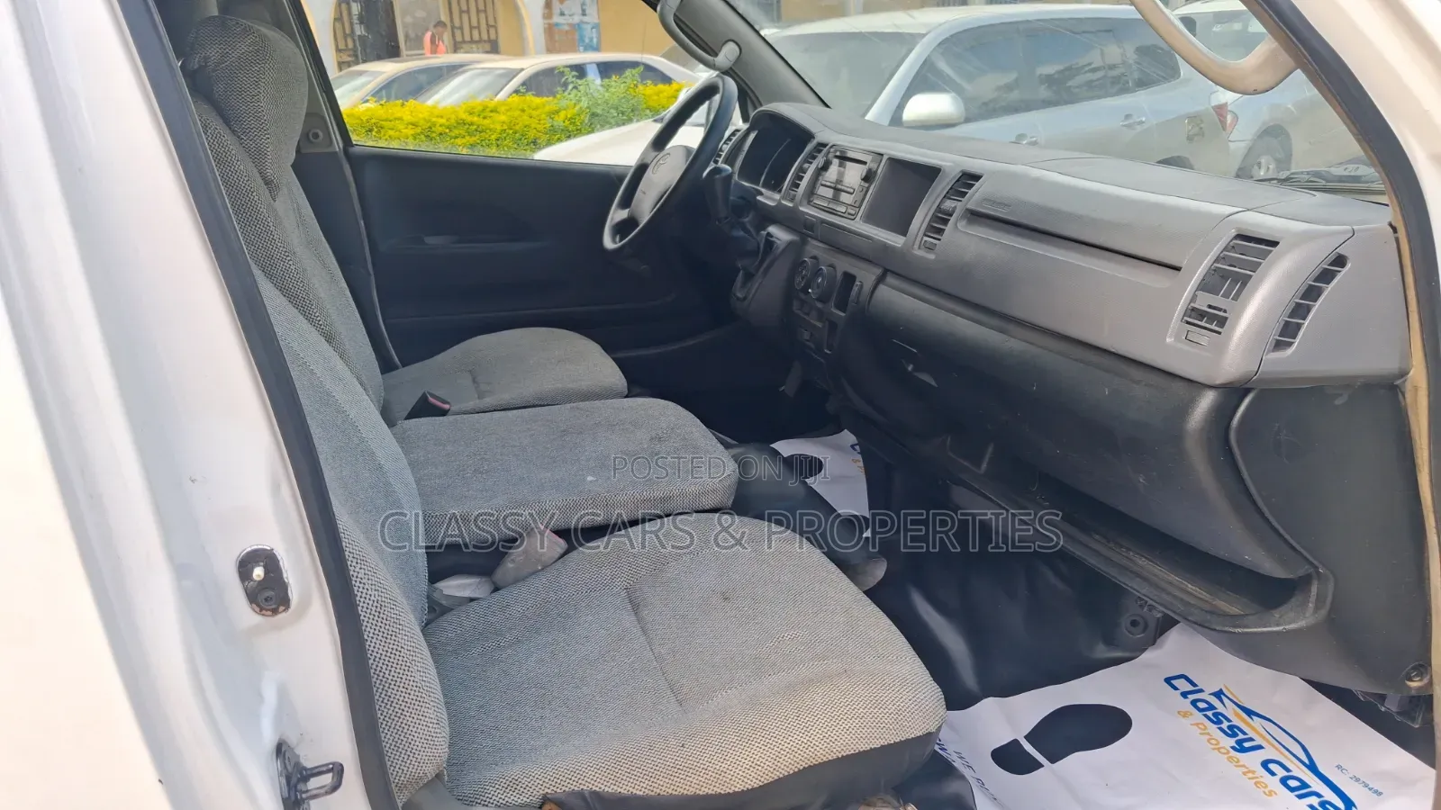 Toyota HiAce 2017 White