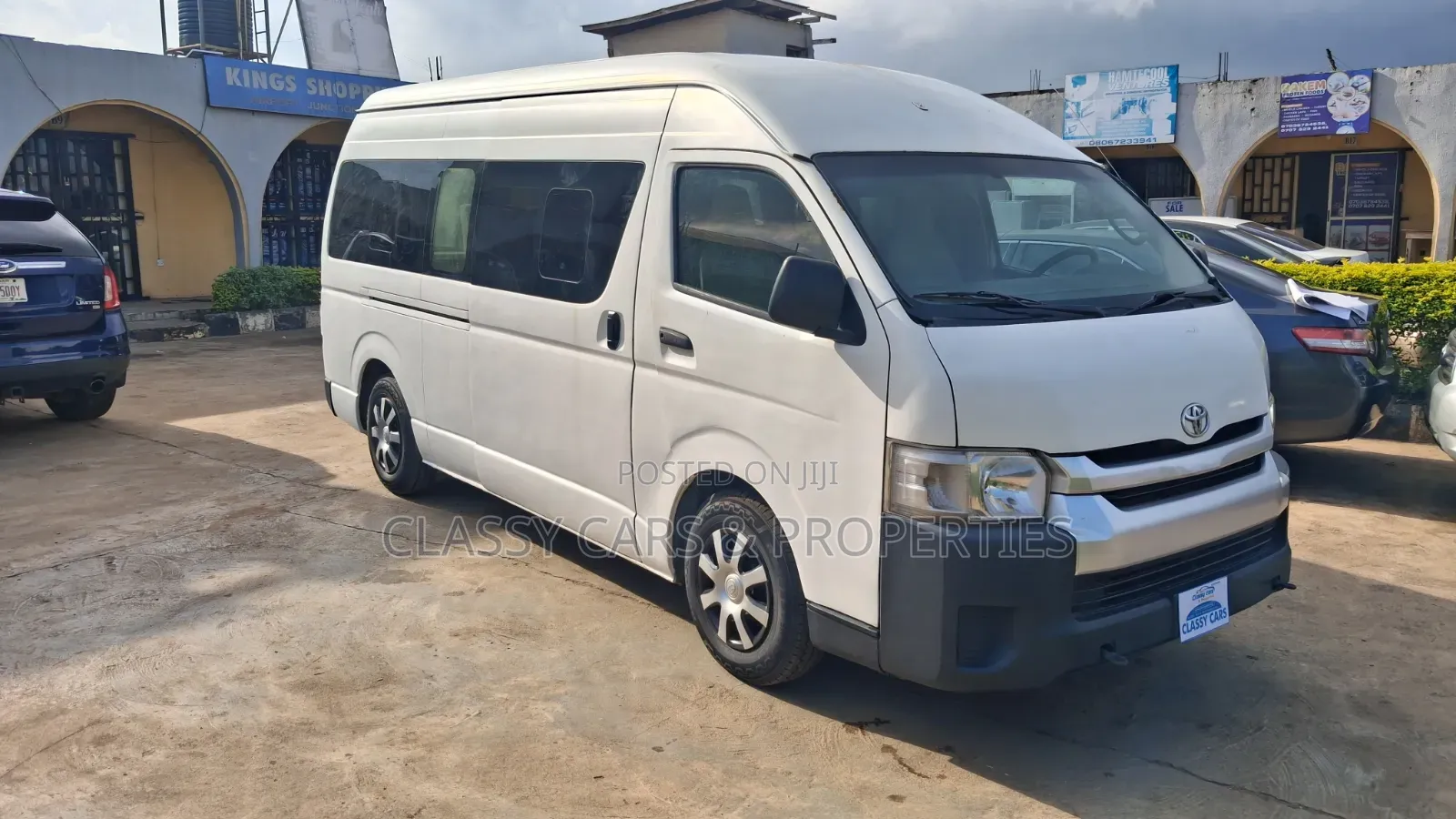 Toyota HiAce 2017 White
