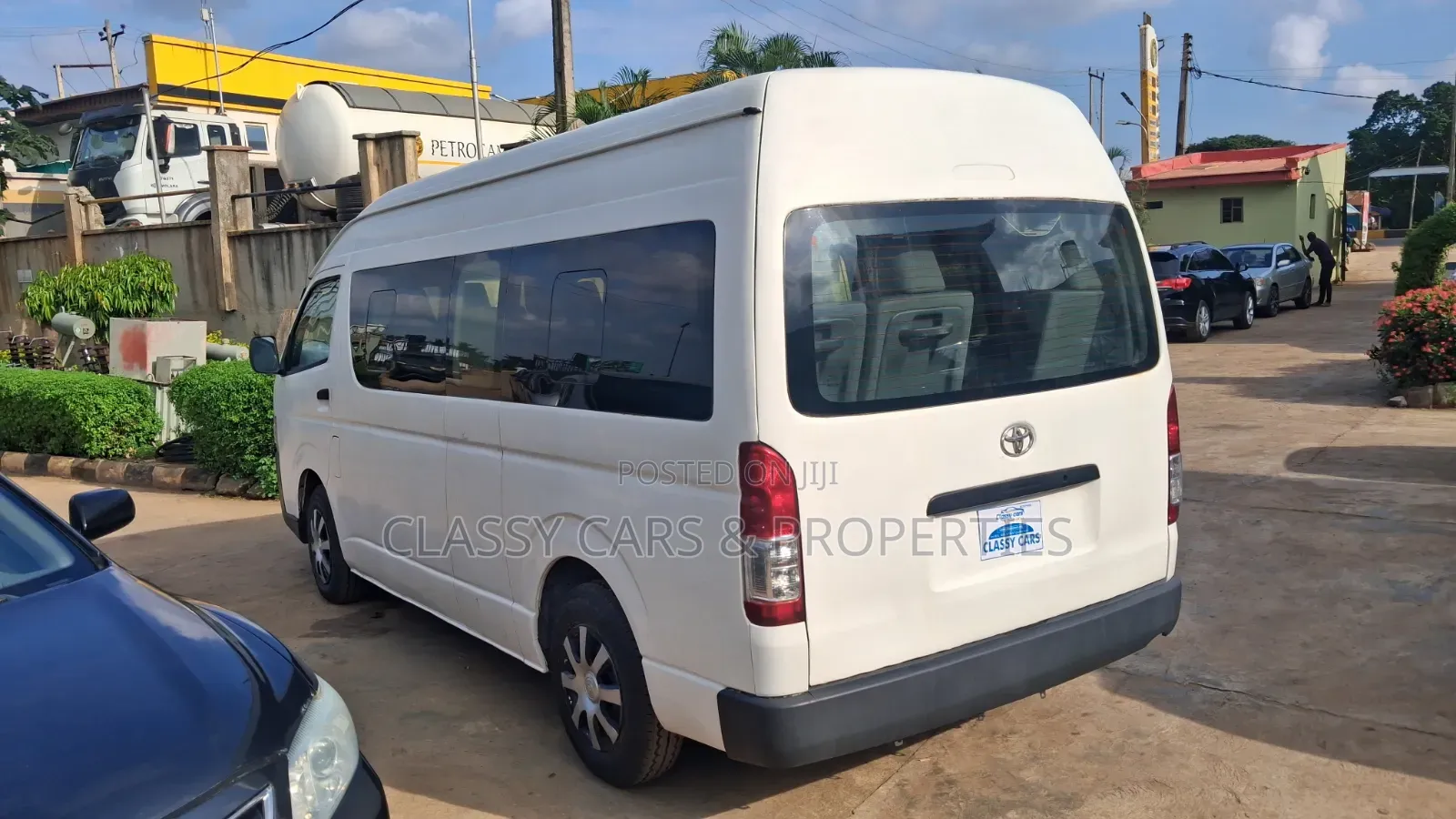 Toyota HiAce 2017 White