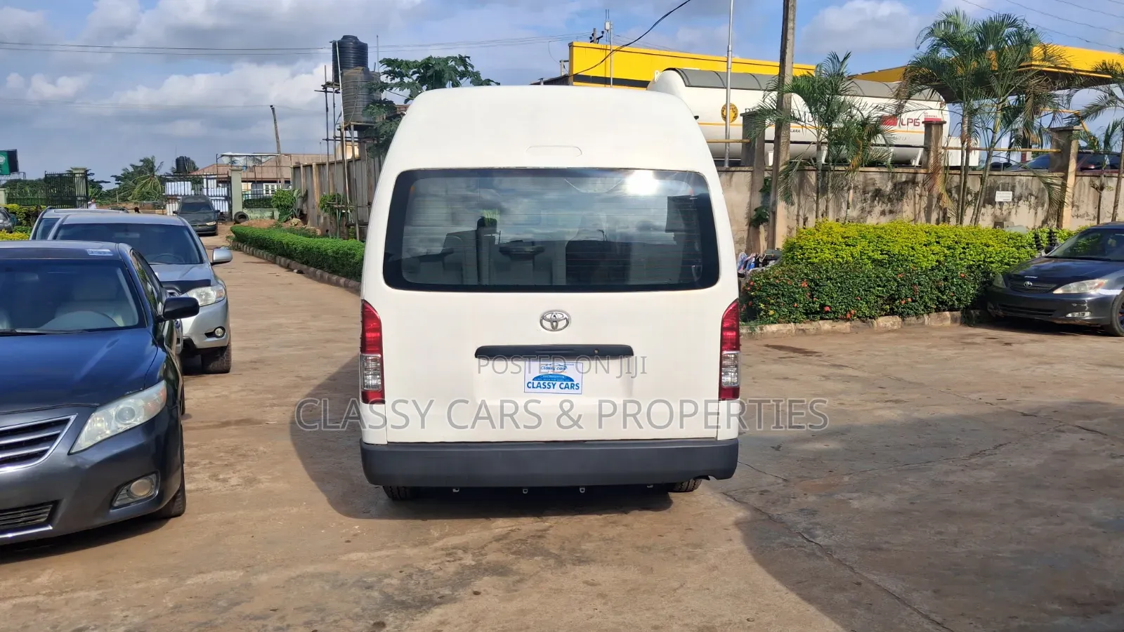 Toyota HiAce 2017 White