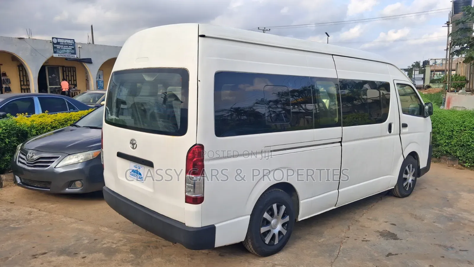 Toyota HiAce 2017 White