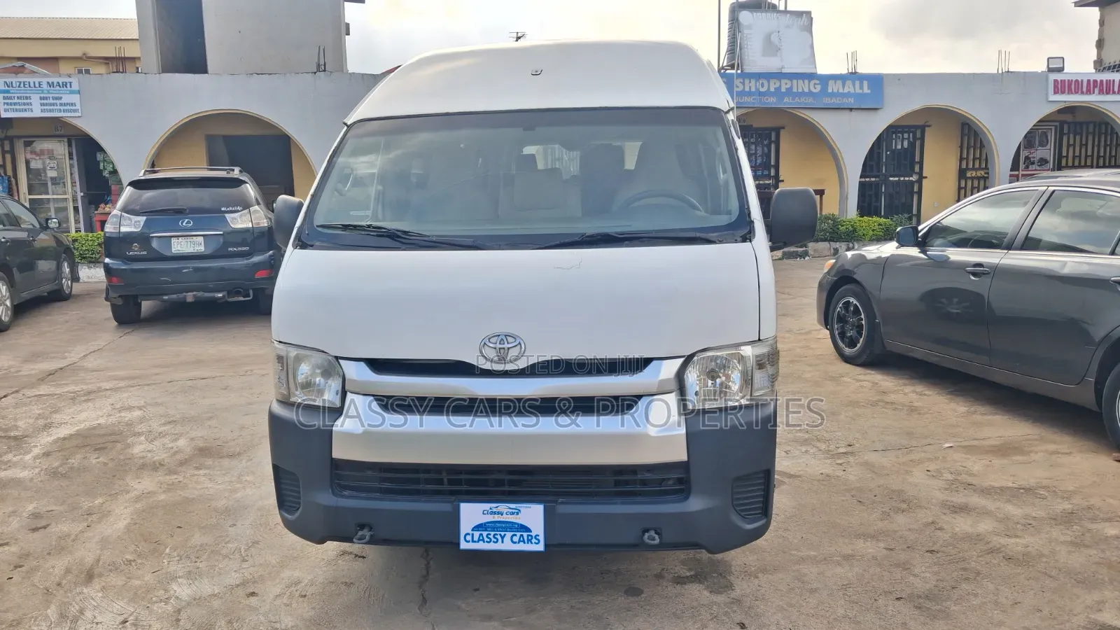 Toyota HiAce 2017 White