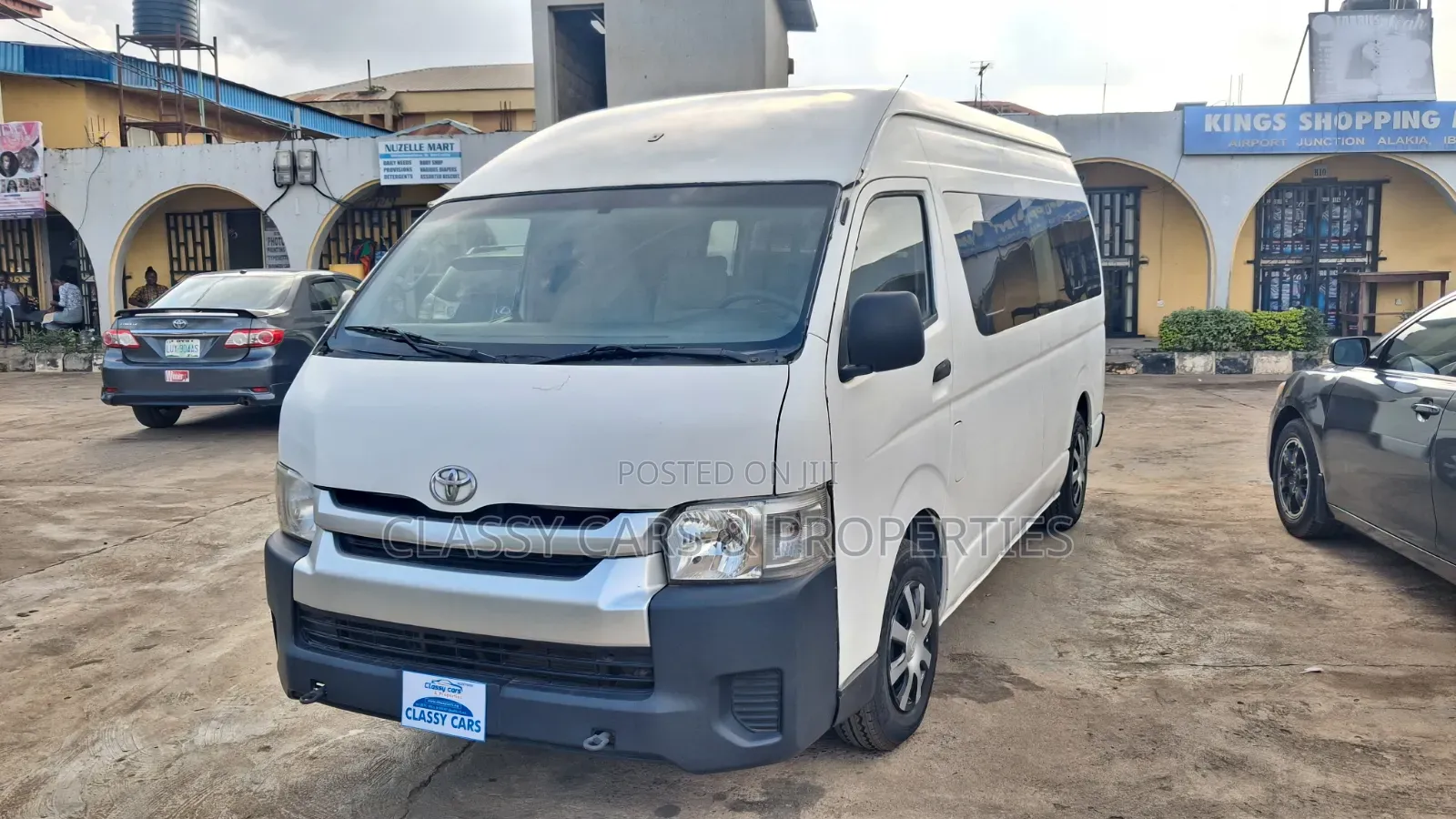 Toyota HiAce 2017 White