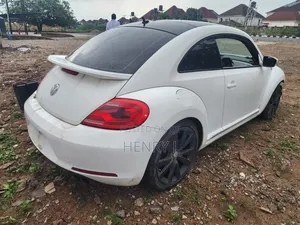 Volkswagen Beetle 1.8T 2dr Hatchback (1.8L 4cyl Turbo 5M) 2015 White