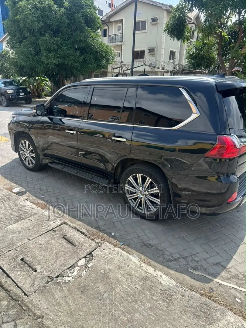 Lexus LX 2017 Black