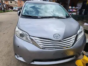 Toyota Sienna Limited 7-Passenger 4dr Minivan AWD (3.5L 6cyl 6A) 2014