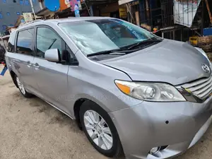 Toyota Sienna Limited 7-Passenger 4dr Minivan AWD (3.5L 6cyl 6A) 2014