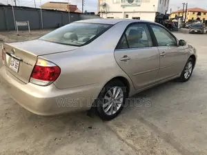 Toyota Camry 2.4 XLE 2005 Gold