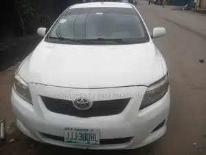 Toyota Corolla LE 4dr Sedan (1.8L 4cyl 4A) 2010 White