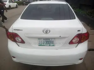Toyota Corolla LE 4dr Sedan (1.8L 4cyl 4A) 2010 White