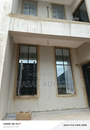 Frameless Curtains Wall