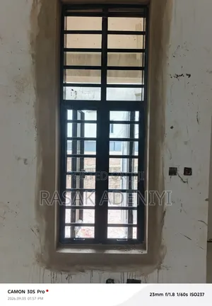 Frameless Curtains Wall