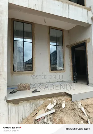Frameless Curtains Wall