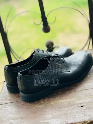 Clarks Men’s Black Leather Derby Shoe
