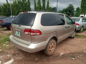 Toyota Sienna 2000 Silver