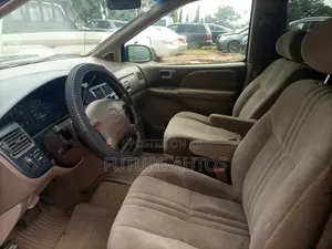 Toyota Sienna 2000 Silver