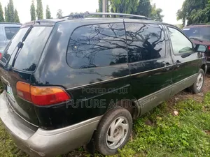 Toyota Sienna 2001 Black