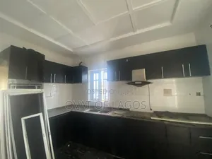 4bdrm Duplex in Lekki Phase 2 for rent