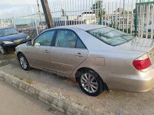 Toyota Camry 2005 Gold