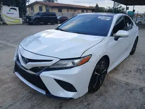 Toyota Camry XSE (2.5L 4cyl 8A) 2019 White
