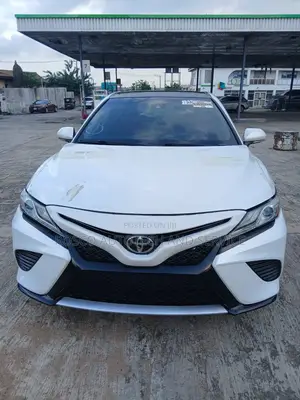 Toyota Camry XSE (2.5L 4cyl 8A) 2019 White