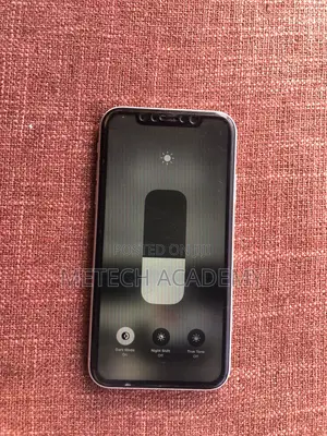 Apple iPhone XR 64 GB White