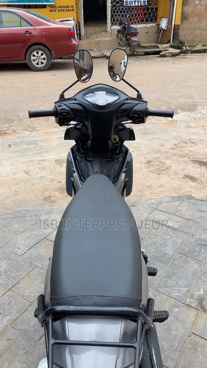 TVS Neo NX 2025 Silver
