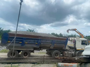 30 Tons of Three Quarters Granite Available in Benin!