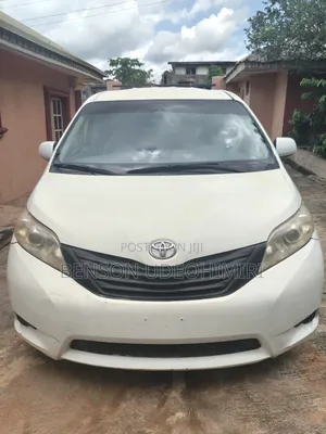 Toyota Sienna 7 Passenger 2011 White