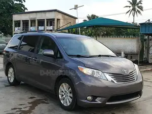 Toyota Sienna XLE 7 Passenger Mobility 2011 Gray