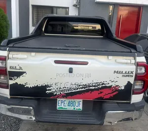 Toyota Hilux 2018 White