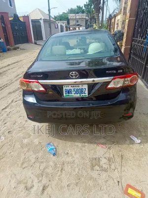 Toyota Corolla 2011 Black