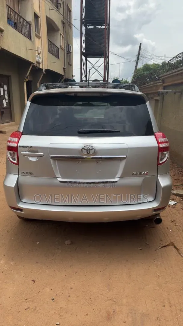 Toyota RAV4 2010 Silver