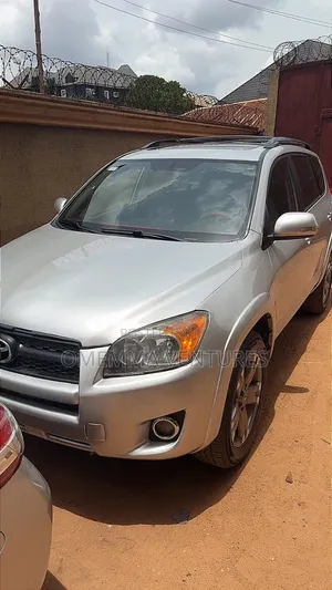 Toyota RAV4 2010 Silver