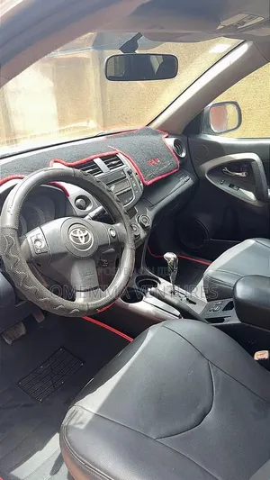 Toyota RAV4 2010 Silver