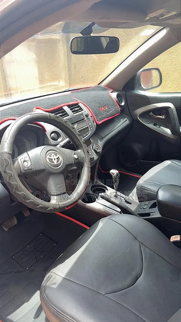 Toyota RAV4 2010 Silver