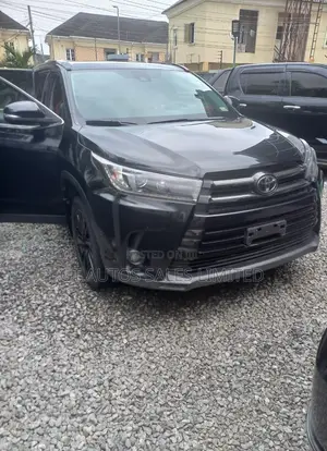 Toyota Highlander SE 2019 Black