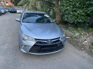 Toyota Camry SE w/Special Edition Pkg (2.5L 4cyl 6A) 2016 Silver