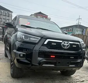 Toyota Hilux 2022 Black