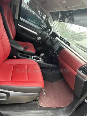 Toyota Hilux 2022 Black