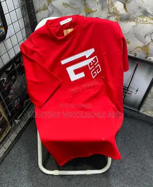 Casual, Short-Sleeve Crewneck T-Shirts Featuring Embossed Chest Graphi
