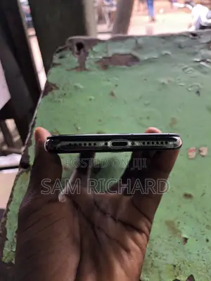 Apple iPhone X 64 GB Black