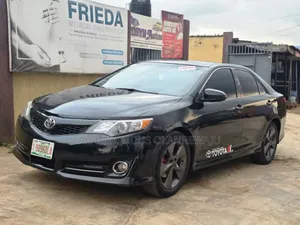 Toyota Camry SE 4dr Sedan (2.5L 4cyl 6A) 2013 Black