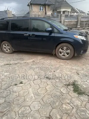 Toyota Sienna LE 7 Passenger Mobility 2011 Blue