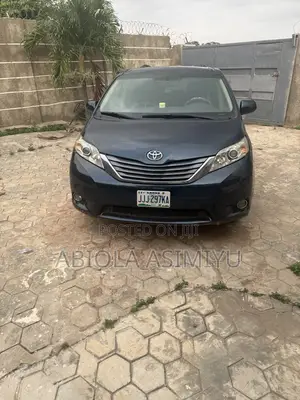 Toyota Sienna LE 7 Passenger Mobility 2011 Blue