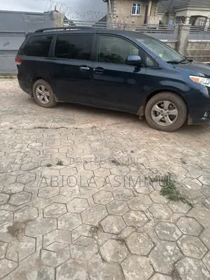 Toyota Sienna LE 7 Passenger Mobility 2011 Blue